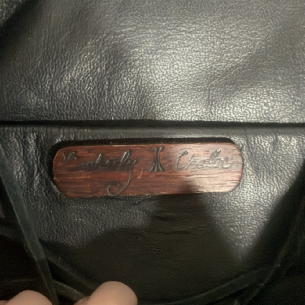 Padhuk Wood & Black Leather Kimberly Chalos Hand Carved Lip Clip Waist Purse - Picture 7 of 7